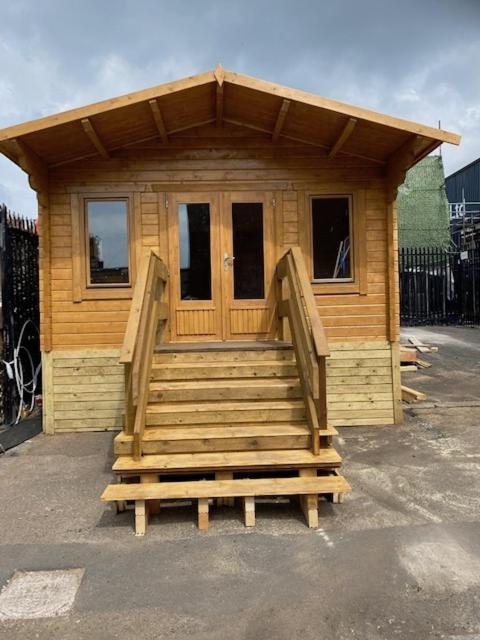 The Wooden Lodge No 1 At The Baltic Cains Brewery ليفربول المظهر الخارجي الصورة